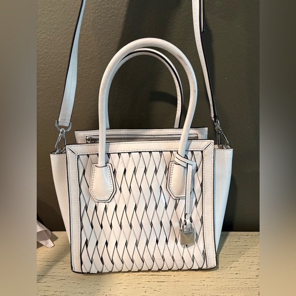 Michael Kors Mercer Woven Medium Messenger Bag — Optic White w/ Crossbody Strap - Picture 8 of 13